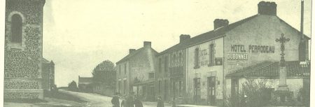 Place de l'église & route du Lac St Mars de Coutais